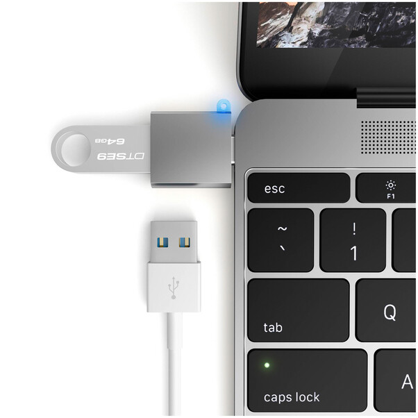 Sie sehen das Produktbild 04 von Satechi Aluminium Type-C zu Type-A USB Adapter, space grau Satechi Aluminium Type-C zu Type-A USB Adapter, space grau
