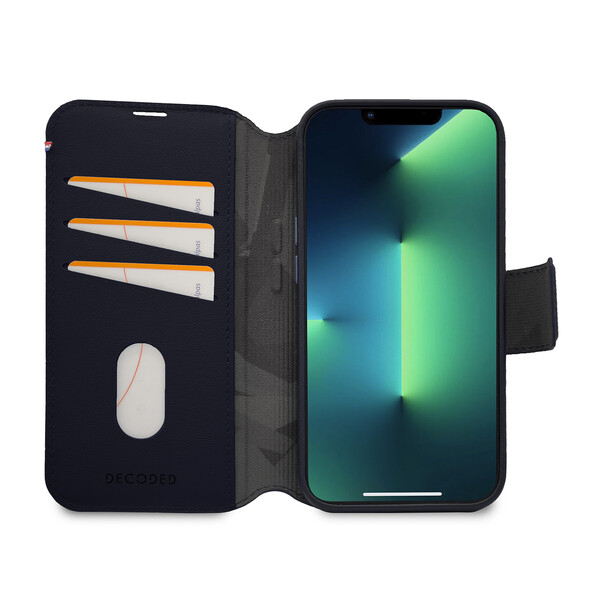 Sie sehen das Produktbild 04 von Decoded MagSafe Leder 2-in-1 Wallet Case und Backcover für iPhone 14 Plus, blau > Decoded MagSafe Leder 2-in-1 Wallet Case und Backcover für iPhone 14 Plus, blau >
