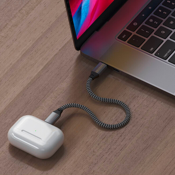 Sie sehen das Produktbild 04 von Satechi Type-C zu Lightning Kabel 25cm, space grau Satechi Type-C zu Lightning Kabel 25cm, space grau