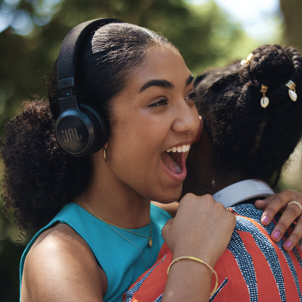 Sie sehen das Produktbild 03 von JBL Live 670NC, On-Ear Bluetooth Kopfhörer, schwarz JBL Live 670NC, On-Ear Bluetooth Kopfhörer, schwarz