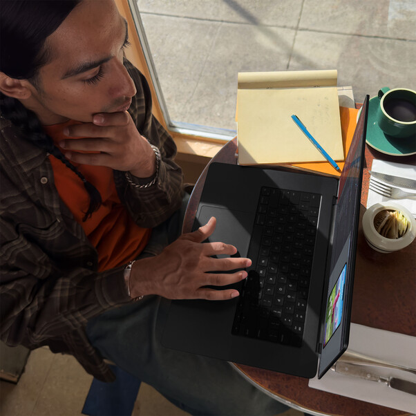 MacBook Pro 16" mit M3 Pro Chip 12-Core CPU und 18-Core GPU, 36GB, 512GB SSD, silber>