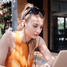 Sie sehen das Produktbild 07 von JBL TUNE310C, kabelgebundener USB-C In-Ear Kopfhörer, schwarz JBL TUNE310C, kabelgebundener USB-C In-Ear Kopfhörer, schwarz