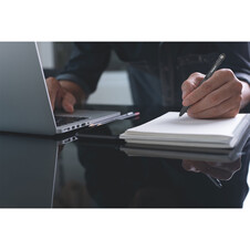 Sie sehen das Produktbild 02 von Targus Stylus digitaler antimikrobieller 2-in-1 Stift, schwarz Targus Stylus digitaler antimikrobieller 2-in-1 Stift, schwarz