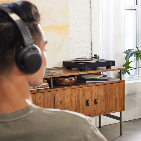 Sie sehen das Produktbild 06 von JBL Spinner BT, Bluetooth-Plattenspieler, gold JBL Spinner BT, Bluetooth-Plattenspieler, gold