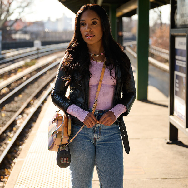 Sie sehen das Produktbild 05 von JBL Clip5, Bluetooth-Lautsprecher mit Karabinerhaken, pink JBL Clip5, Bluetooth-Lautsprecher mit Karabinerhaken, pink