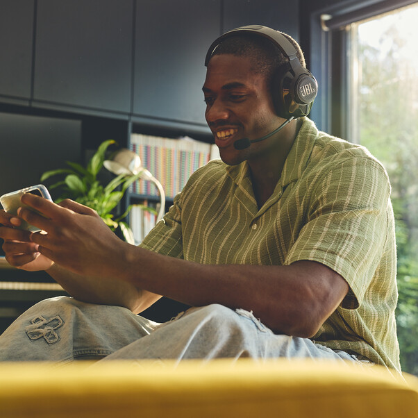 Sie sehen das Produktbild 06 von JBL Quantum 360, kabelloses Over-Ear-Gaming-Headset mit Mikrofon, schwarz JBL Quantum 360, kabelloses Over-Ear-Gaming-Headset mit Mikrofon, schwarz