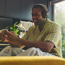 Sie sehen das Produktbild 06 von JBL Quantum 360, kabelloses Over-Ear-Gaming-Headset mit Mikrofon, schwarz JBL Quantum 360, kabelloses Over-Ear-Gaming-Headset mit Mikrofon, schwarz