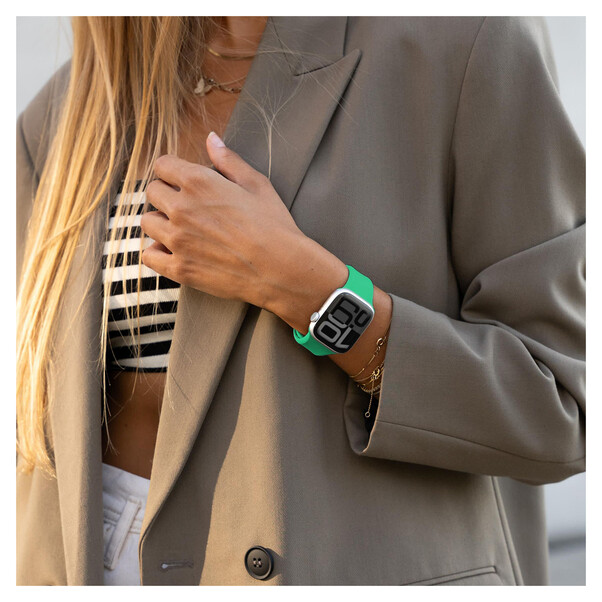 Sie sehen das Produktbild 04 von Vonmählen Classic 2 Silikonarmband für Apple Watch 42/44/45/49 mm, grün Vonmählen Classic 2 Silikonarmband für Apple Watch 42/44/45/49 mm, grün