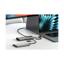 Sie sehen das Produktbild 05 von Satechi USB-C Multiport Adapter 8K mit Ethernet V3, space grau Satechi USB-C Multiport Adapter 8K mit Ethernet V3, space grau