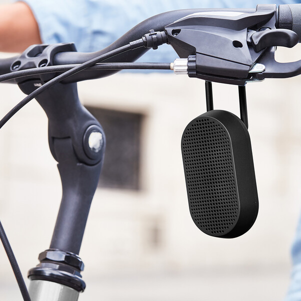 Sie sehen das Produktbild 05 von Lexon Mino T tragbarer Lautsprecher mit Karabiner, schwarz Lexon Mino T tragbarer Lautsprecher mit Karabiner, schwarz