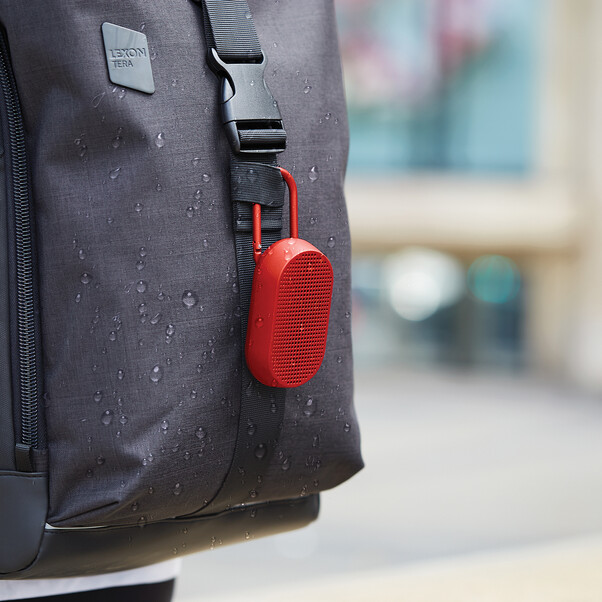 Lexon Mino T tragbarer Lautsprecher mit Karabiner, rot