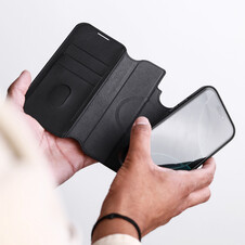 Sie sehen das Produktbild 04 von Vonmählen Kunstleder-Folio für iPhone 17 Pro, schwarz Vonmählen Kunstleder-Folio für iPhone 17 Pro, schwarz