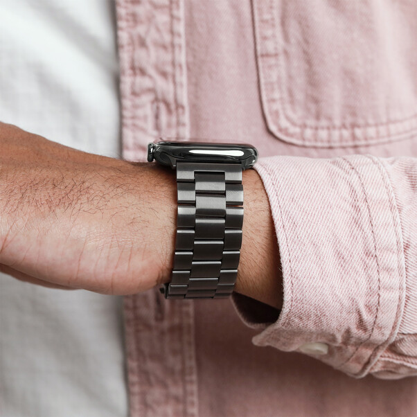 Sie sehen das Produktbild 04 von Vonmählen Gliederarmband 2 für Apple Watch 44/45/46/49mm, granitgrau Vonmählen Gliederarmband 2 für Apple Watch 44/45/46/49mm, granitgrau