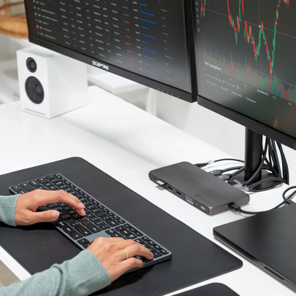 Sie sehen das Produktbild 05 von Satechi Thunderbolt 4 Docking Station mit Display Link, silber Satechi Thunderbolt 4 Docking Station mit Display Link, silber