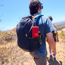 Sie sehen das Produktbild 08 von JBL Grip, kompakter Bluetooth-Lautsprecher, lila JBL Grip, kompakter Bluetooth-Lautsprecher, lila