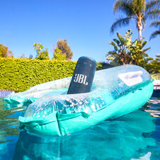 Sie sehen das Produktbild 08 von JBL Grip, kompakter Bluetooth-Lautsprecher, weiss JBL Grip, kompakter Bluetooth-Lautsprecher, weiss