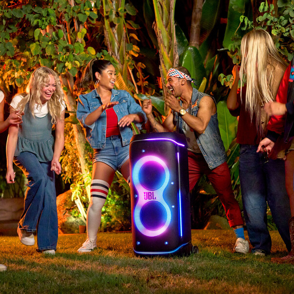 Sie sehen das Produktbild 08 von JBL Partybox 720, Bluetooth-Partylautsprecher mit Lichteffekt, schwarz JBL Partybox 720, Bluetooth-Partylautsprecher mit Lichteffekt, schwarz