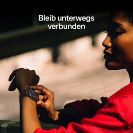 Apple Watch Series 11 GPS + Cellular, 42 mm Titangehäuse Gold, Milanaise Armband Gold
